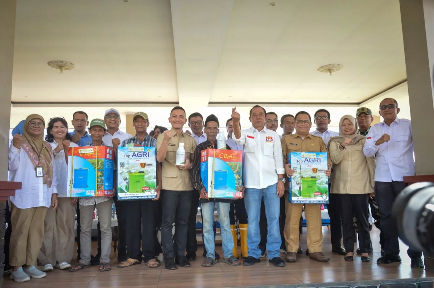 Bupati dan Kadin Indonesia Gelar Tanam Padi Serentak di Tambakbaya