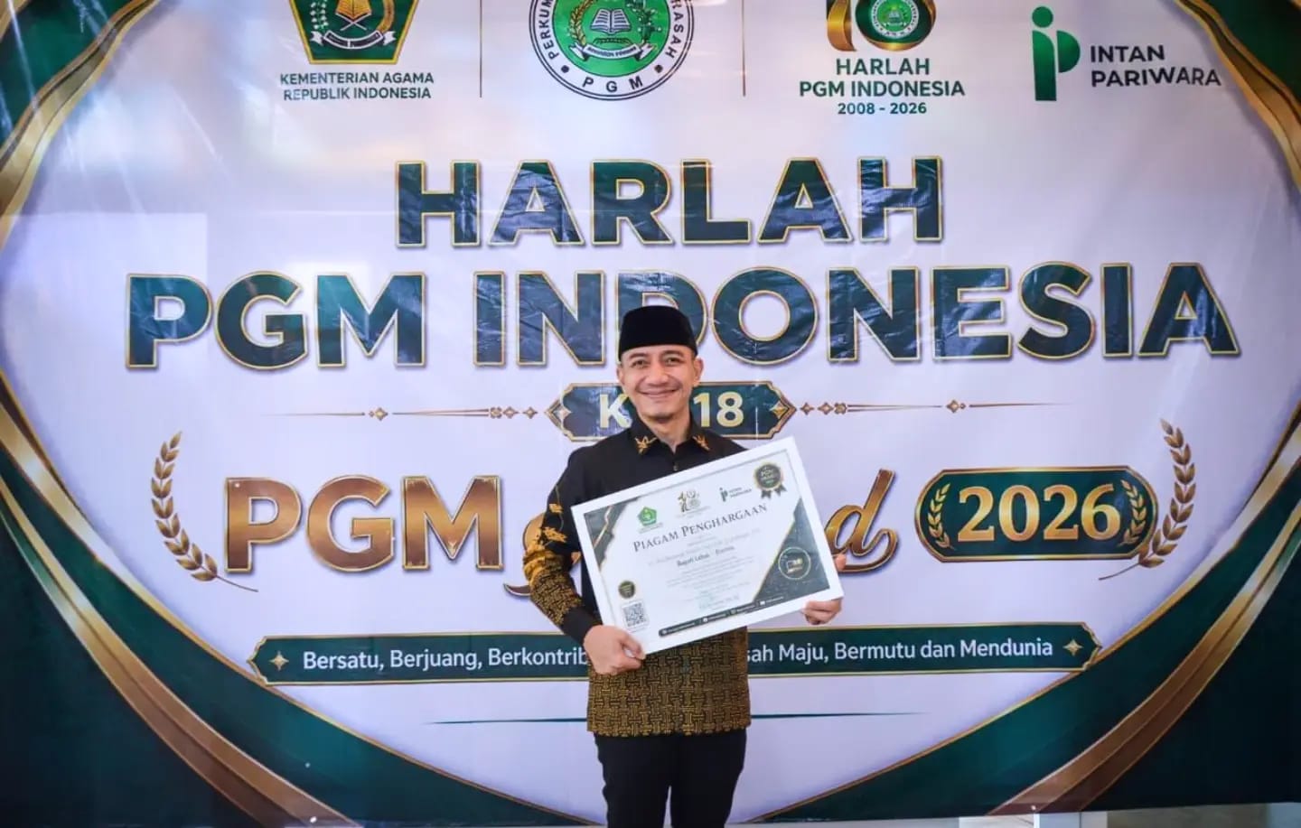 Bupati Hasbi Raih Penghargaan PGM Award 2026